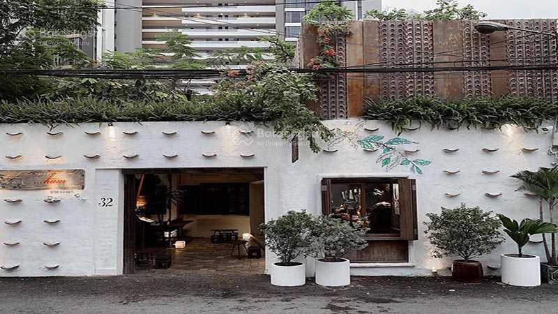 Cho thuê nhà mặt tiền đường huỳnh khương ninh, phường đa kao, quận 1. dt 14x27m trệt. dtsd 378m2