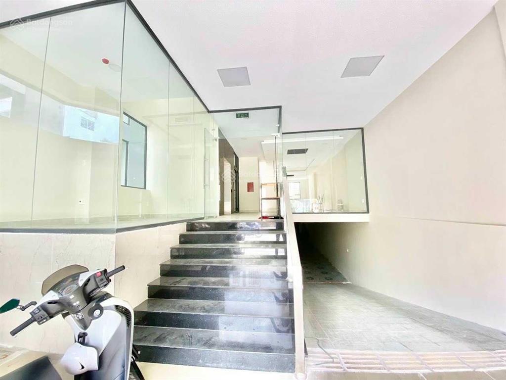 Cho thuê nhà mặt tiền đường phùng khắc khoan, quận 1. dt 30x40m. hầm 10 lầu. dtsd 12.000m2
