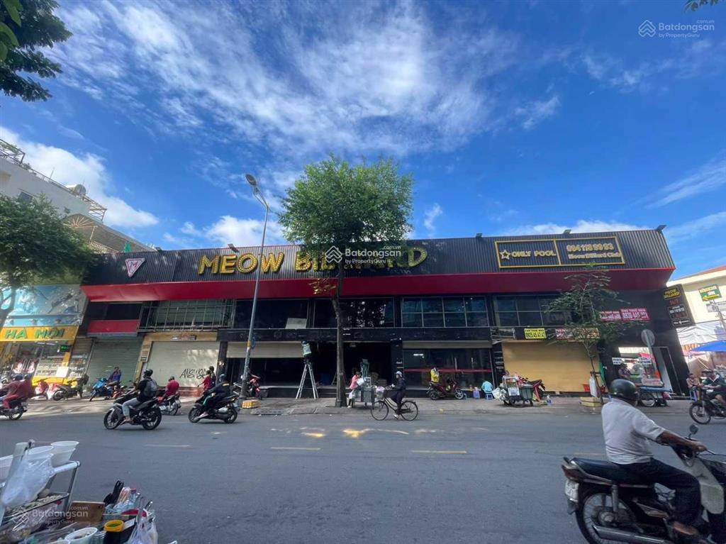 Cho thuê nhà mặt tiền đường cống quỳnh, quận 1. dt 40x80m. 1 trệt lầu. dtsd 6.400m2
