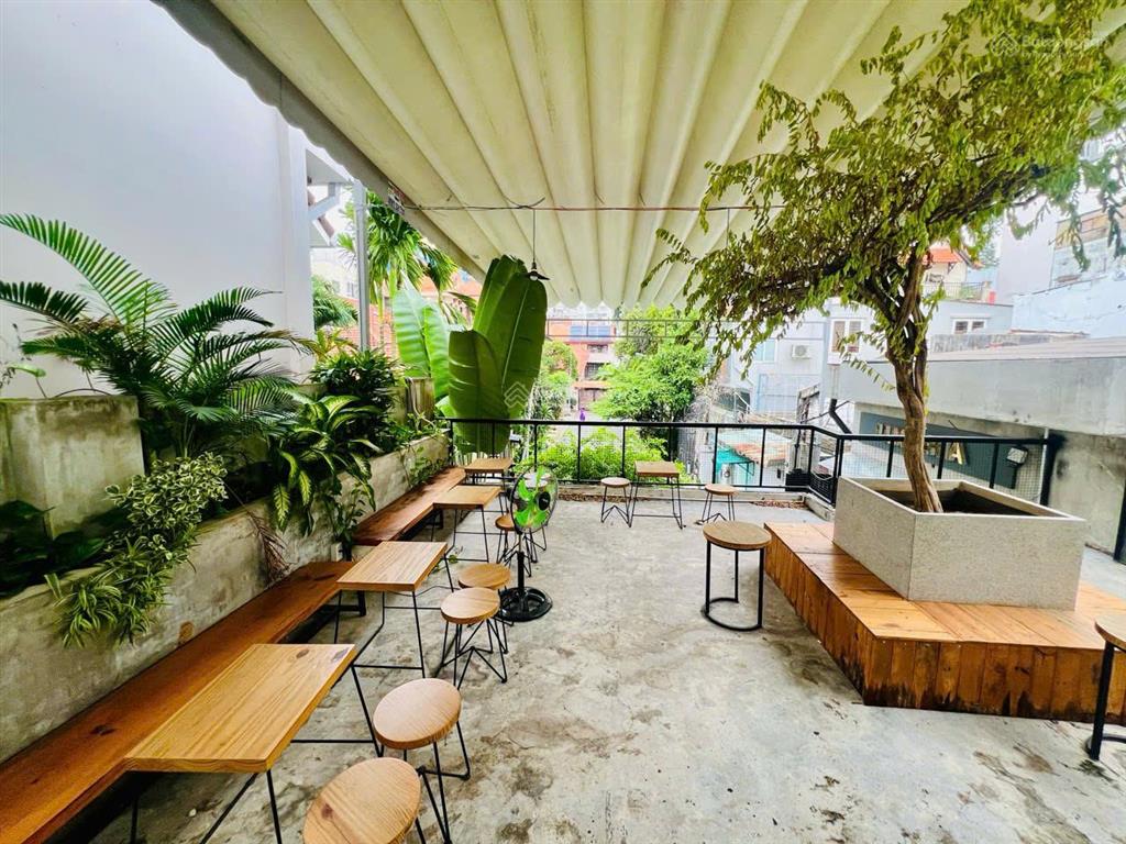 Cho thuê nhà mặt tiền đường bùi thị xuân, quận 1. dt 8x20m. trệt lầu. dtsd 320m2