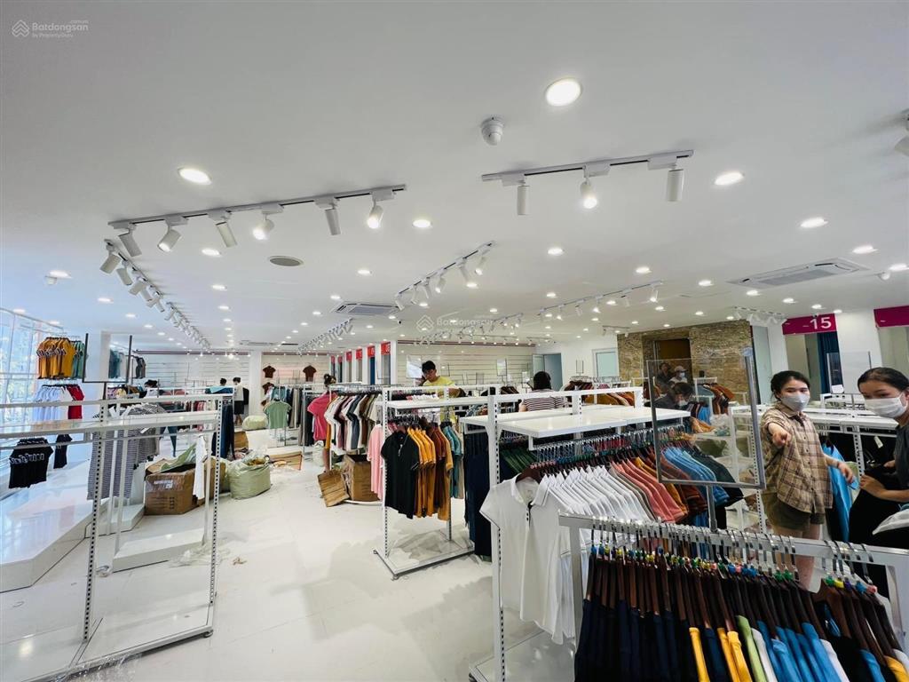 Cho thuê góc 2mt số 495  495  497 nguyễn thị thập, quận 7, 15.2x22m, 1 hầm 7 lầu, dtsd 2.600m2