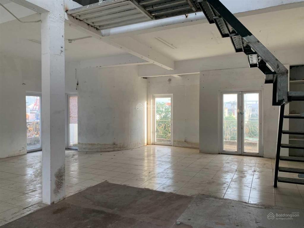 Cho thuê góc 2mt số 168 phan văn trị, quận gò vấp, dt 10x20m, 1 trệt 3 lầu, dtsd 800m2