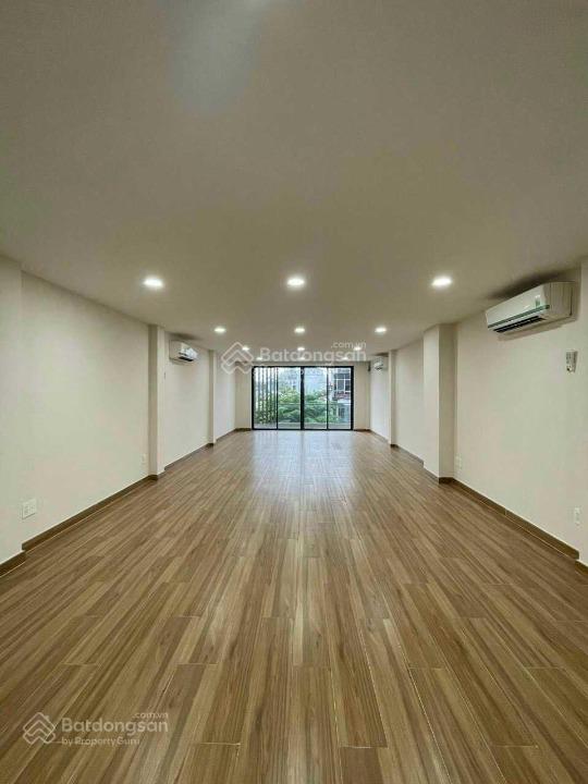 Cho thuê nhà mặt tiền đường lê văn sỹ, phường 14, quận 3. dt 25x45m. 5 lầu. dtsd 5.600m2