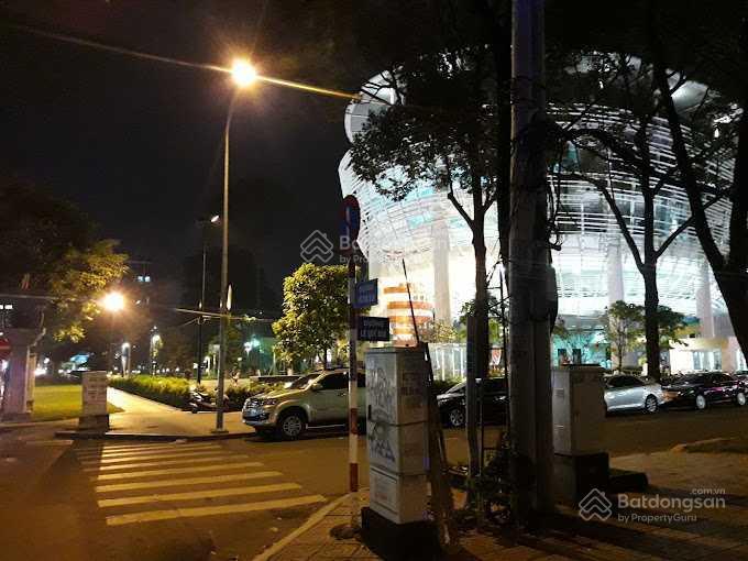 Cho thuê nhà mặt tiền đường trương định, phường 6, quận 3. dt 50x60m. 2 lầu. dtsd 6.000m2