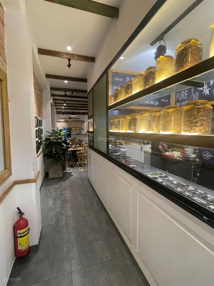 Cho thuê nhà mặt tiền đường nam kỳ khởi nghĩa, quận 3. dt 20x32m. 2 hầm trệt 12 lầu. dtsd 8.500m2