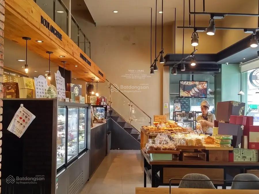 Cho thuê mặt bằng đường cách mạng tháng tám, quận 3. ngang 8 mét