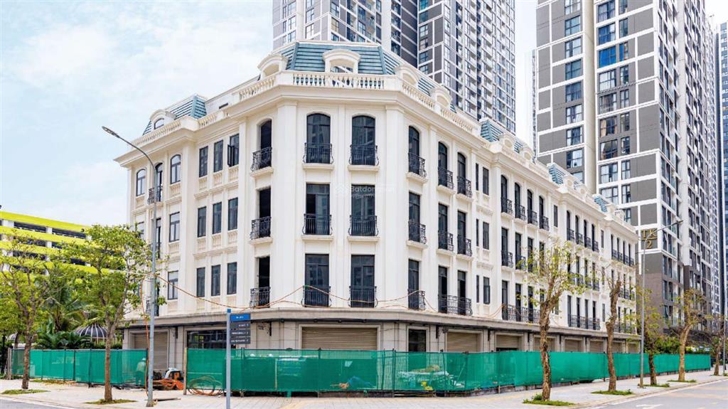 Cho thuê shophouse tại vinhomes smart city, diện tích siêu rộng sd 500m2, chia 4 tầng, có vỉa hè