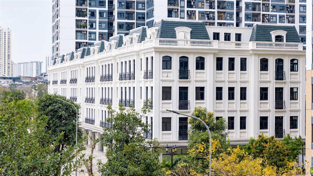 Cho thuê shophouse tại vinhomes smart city, diện tích siêu rộng sd 500m2, chia 4 tầng, có vỉa hè