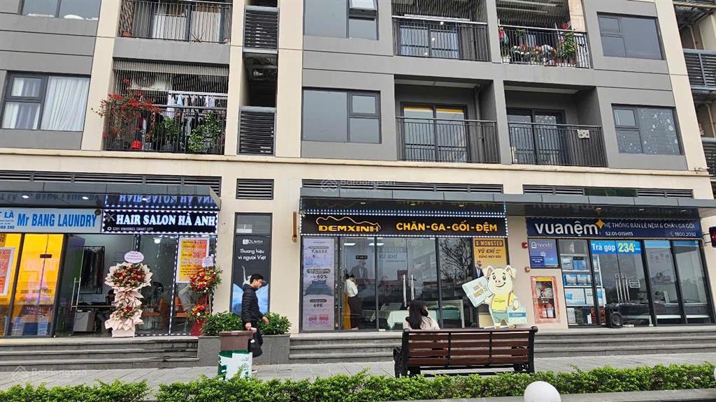 Bán shop chân đế sát sảnh vinhomes smart city 43m2  dòng tiền 550tr một năm  hỗ trợ vay ngân hàng