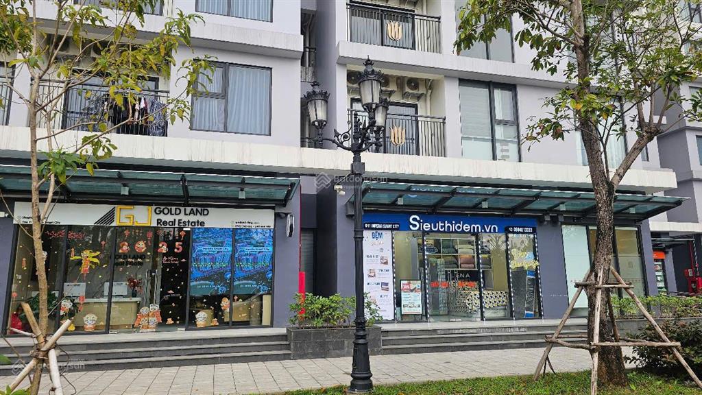 Bán shop chân đế sát sảnh vinhomes smart city 43m2  dòng tiền 550tr một năm  hỗ trợ vay ngân hàng
