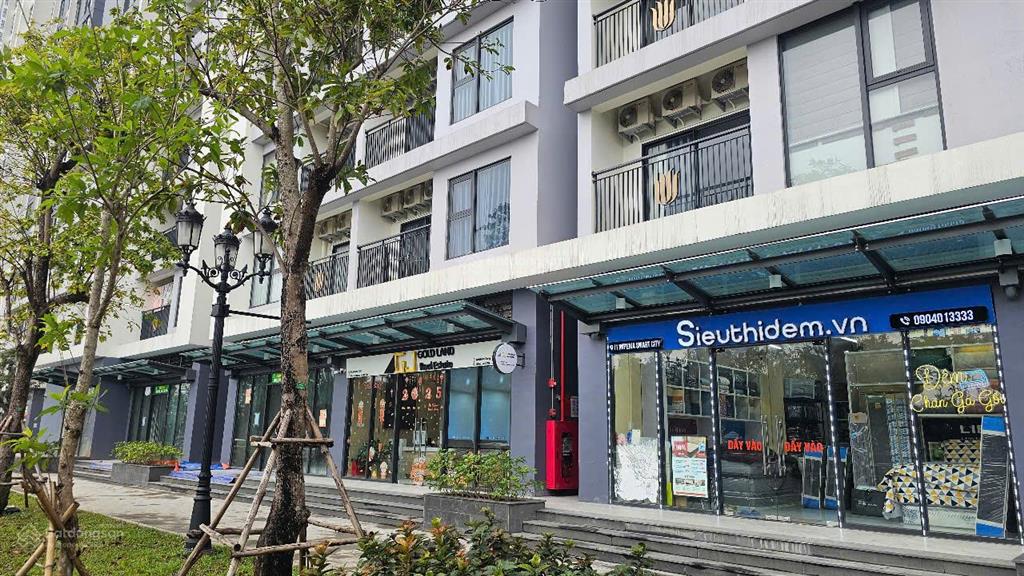 Bán shop chân đế sát sảnh vinhomes smart city 43m2  dòng tiền 550tr một năm  hỗ trợ vay ngân hàng