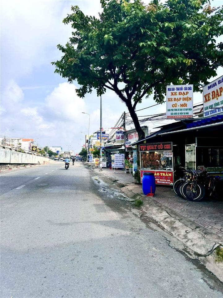 Chính chủ cần bán lô đất thổ cư 481m2 ngay trung tâm thị trấn, cách uỷ ban huyện 400m, shr