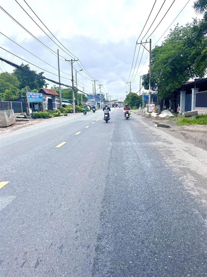 Chính chủ cần bán lô đất thổ cư 481m2 ngay trung tâm thị trấn, cách uỷ ban huyện 400m, shr
