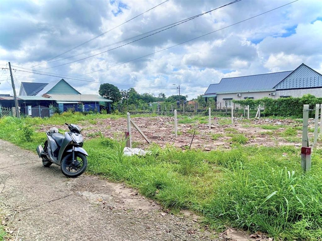 Chủ kẹt tiền cần bán gấp lô đất thổ cư 98.4m2 gần uỷ ban xã trung lập hạ, shr, xây dựng tự do