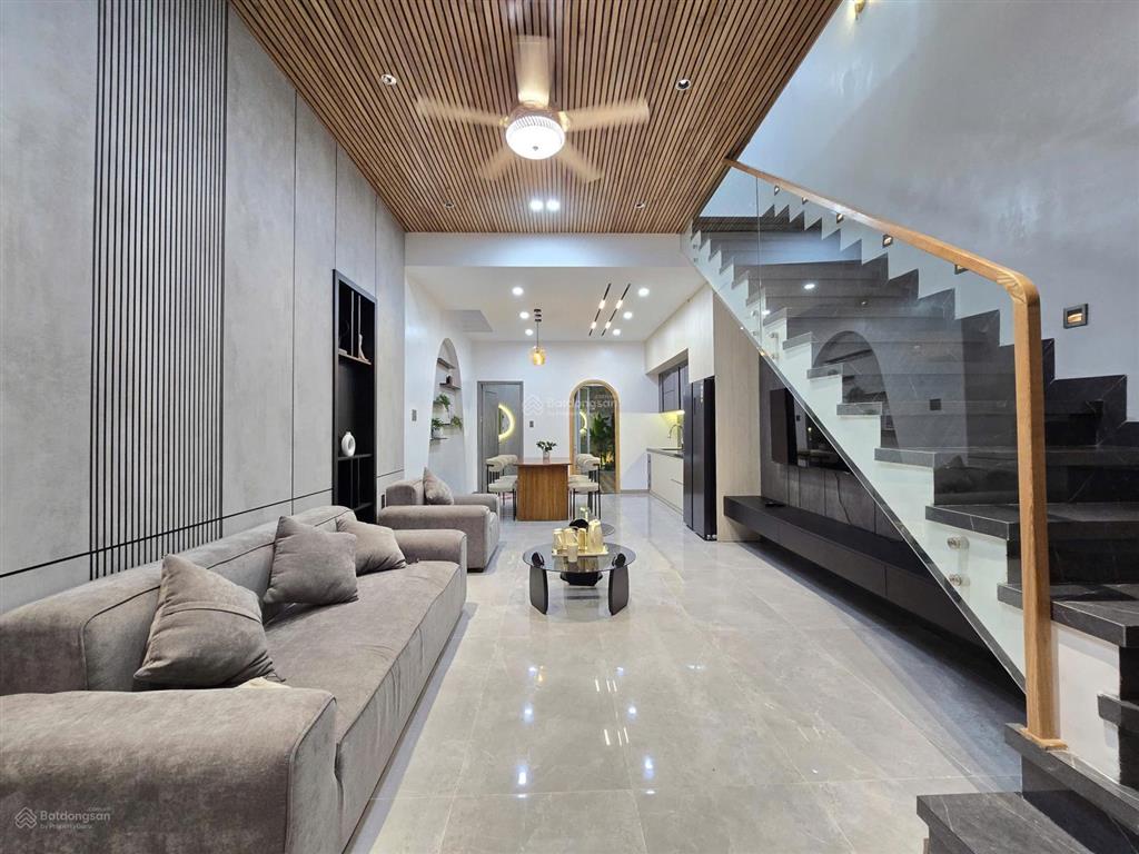 Bán nhà 3 tầng ngay biển nguyễn tất thành view ngắm trọn làng vân vinhome