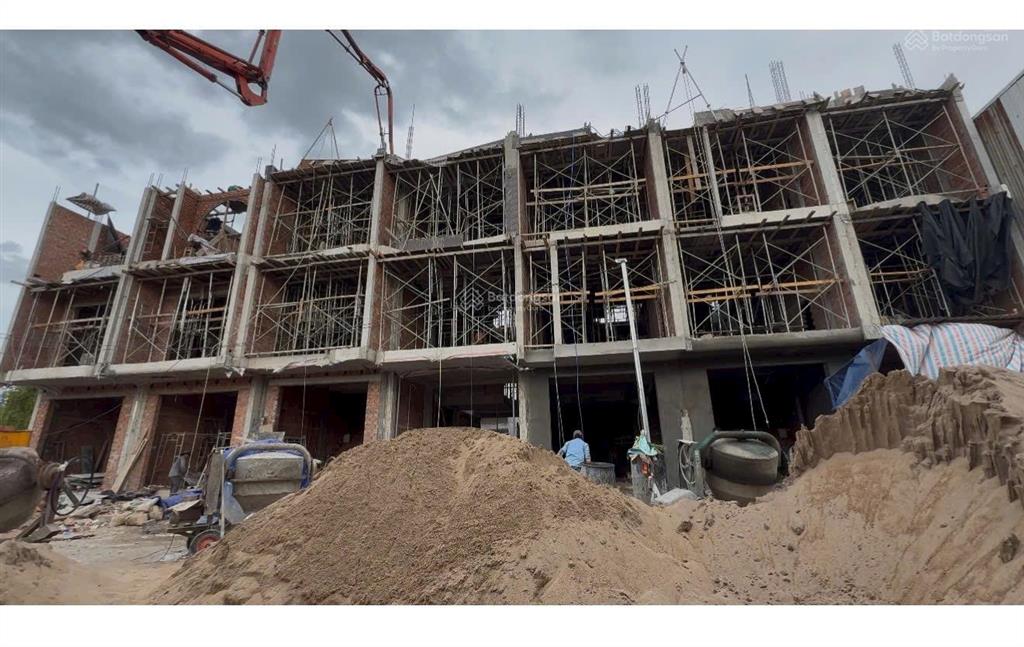 Bán nhà 3 tầng ngay biển nguyễn tất thành view ngắm trọn làng vân vinhome