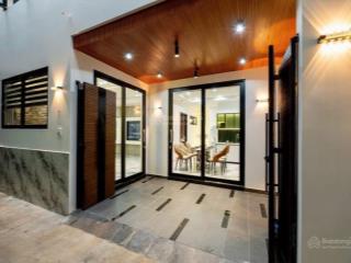 Nhà 3 tầng thiết kế luxury gần sân bay, cách cầu rồng chỉ 2p đi xe