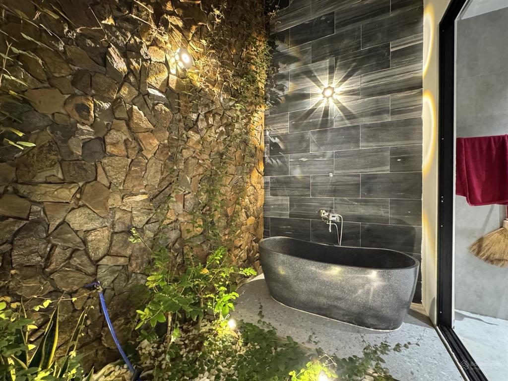 Nhà 3 tầng thiết kế sân vườn thiết kế wabi  sabi, dt gần 130m2