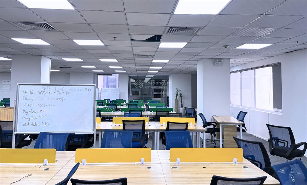 500m2 có cắt từ 100m2 giá 175k/m2/th cho thuê tại intracom building cầu diễn có sẵn nội thất