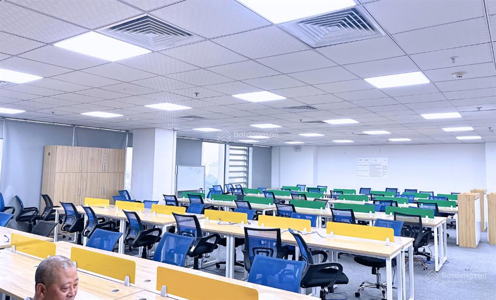 500m2 có cắt từ 100m2 giá 175k/m2/th cho thuê tại intracom building cầu diễn có sẵn nội thất