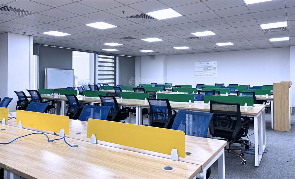 500m2 có cắt từ 100m2 giá 175k/m2/th cho thuê tại intracom building cầu diễn có sẵn nội thất