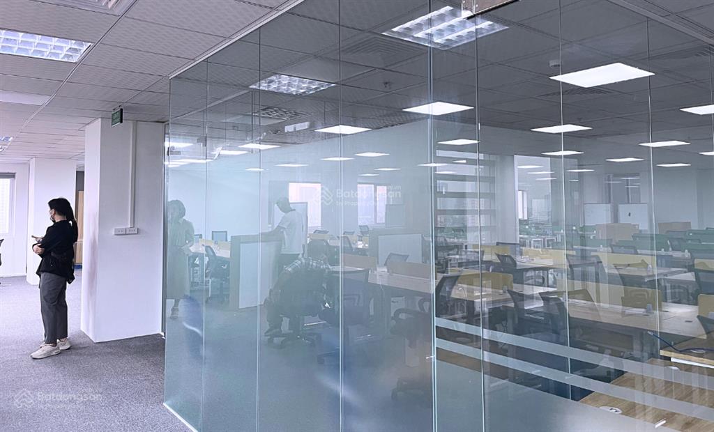 500m2 có cắt từ 100m2 giá 175k/m2/th cho thuê tại intracom building cầu diễn có sẵn nội thất