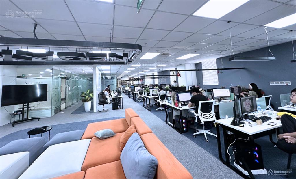 500m2 có cắt từ 200m2 cho thuê giá 265k/m2/th đã setup nội thất tại hud tower lê văn lương