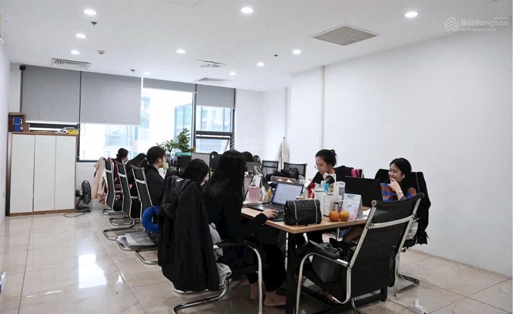 550m2 cắt nhỏ từ 100m2 giá 240k/m2/th, sẵn nội thất gold tower 275 nguyễn trãi