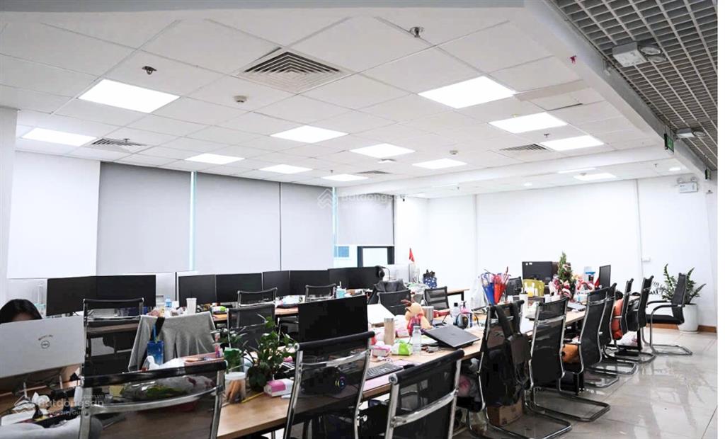 550m2 cắt nhỏ từ 100m2 giá 240k/m2/th, sẵn nội thất gold tower 275 nguyễn trãi