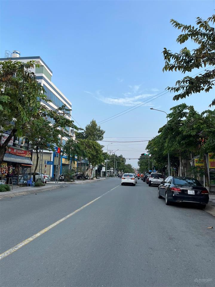 Nhà phố mặt tiền thương mại rộng 10 mét đối diện công viên phú lợi, thủ dầu một, bình dương