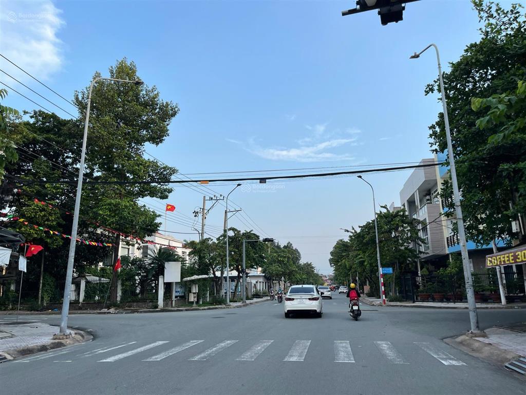 Nhà phố mặt tiền thương mại rộng 10 mét đối diện công viên phú lợi, thủ dầu một, bình dương