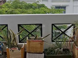 Cho thuê phòng diện tích lớn + 2 ban công rộng thoáng ngay phú mỹ hưng, sky garden quận 7