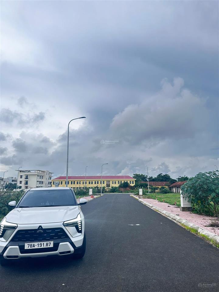 Sang gấp lô đấu giá kdc phía bắc liền kề ubnd phú thạnh, gần trường học, chợ, sân bay, cầu vượt