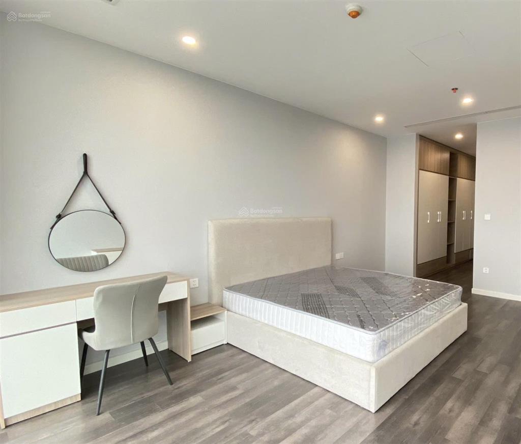 Chính chủ cần bán căn hộ 2pn  2wc chung cư kosmo 84m2 full đồ cao cấp cần bán nhanh