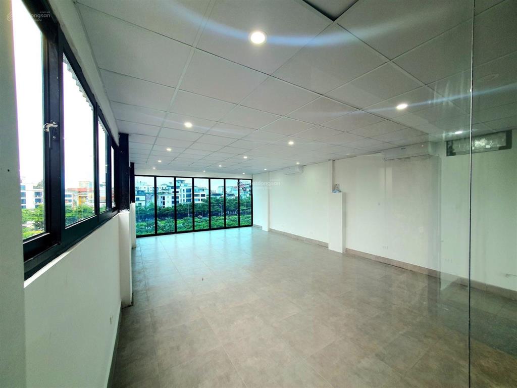 Cho thuê nhà mới mạc thái tông, dt 100m2x4 tầng + hầm mt 6m, thông sàn, đồ cơ bản, giá 50tr/th