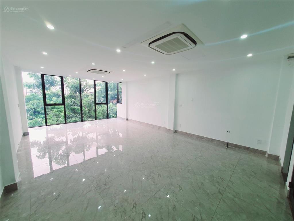 Cho thuê nhà mới mạc thái tông, dt 100m2x4 tầng + hầm mt 6m, thông sàn, đồ cơ bản, giá 50tr/th