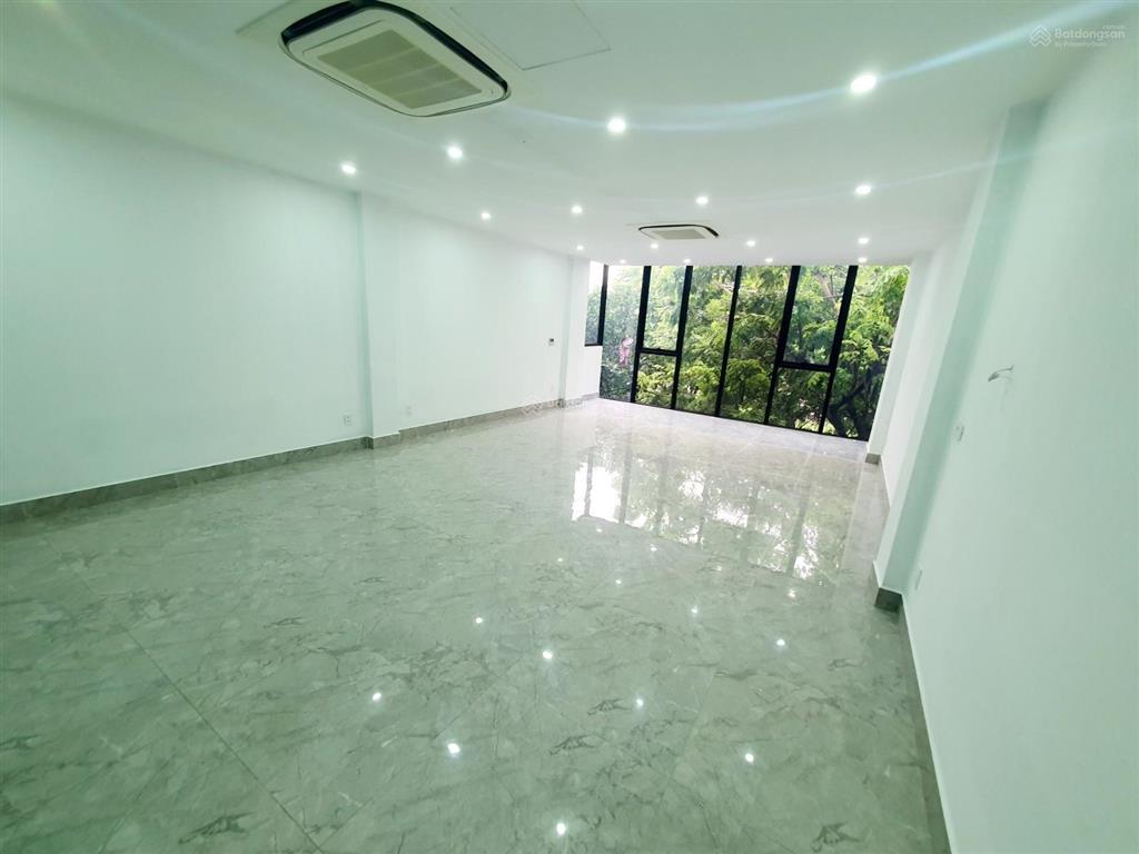 Cho thuê nhà mới mạc thái tông, dt 100m2x4 tầng + hầm mt 6m, thông sàn, đồ cơ bản, giá 50tr/th