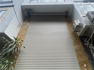 Cho thuê nhà phố hoàng văn thái dt 80m2x5t, mt 4,5m chia phòng, thang máy đồ cơ bản, giá 25tr/tháng
