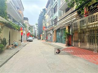 Giá đầu tư, bán đất mặt phố cầu giấy, lô góc 2 mặt tiền, 3 ô tô tránh có vỉa hè, giá nhỉnh 300tr/m2