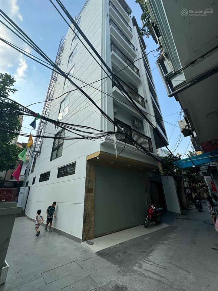 Chdv trích sài, ô tô vào nhà, lô góc 2 mặt ngõ, 30m ra hồ, dt 300tr/tháng