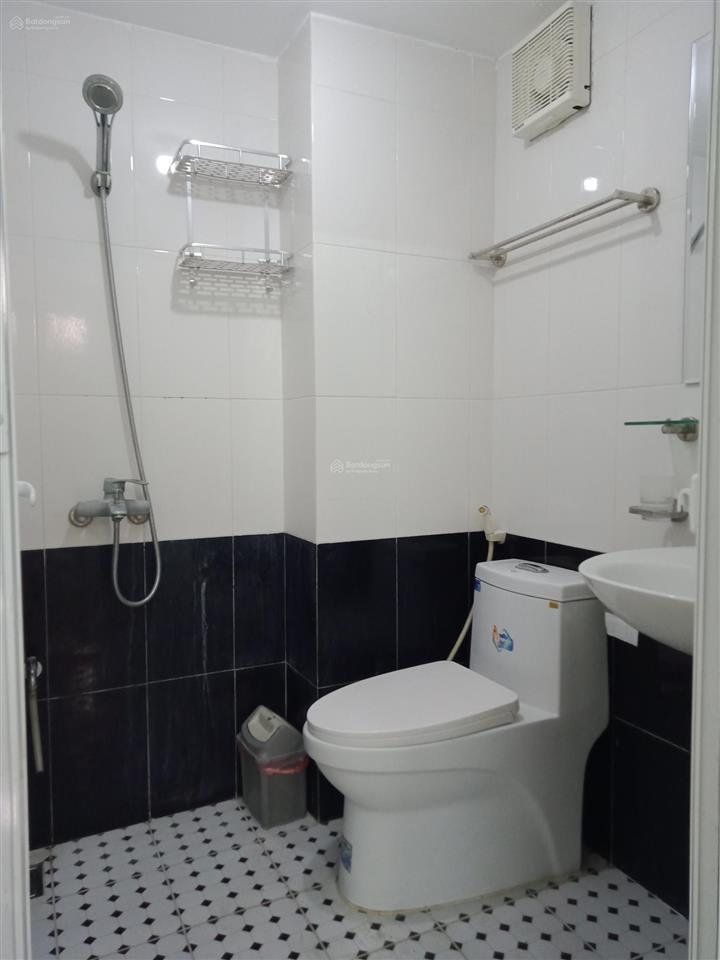 Chính chủ cho thuê căn hộ dịch vụ 2n1k 65m2 tầng 3 tại ngõ 141 phố trích sài, tây hồ, hà nội.