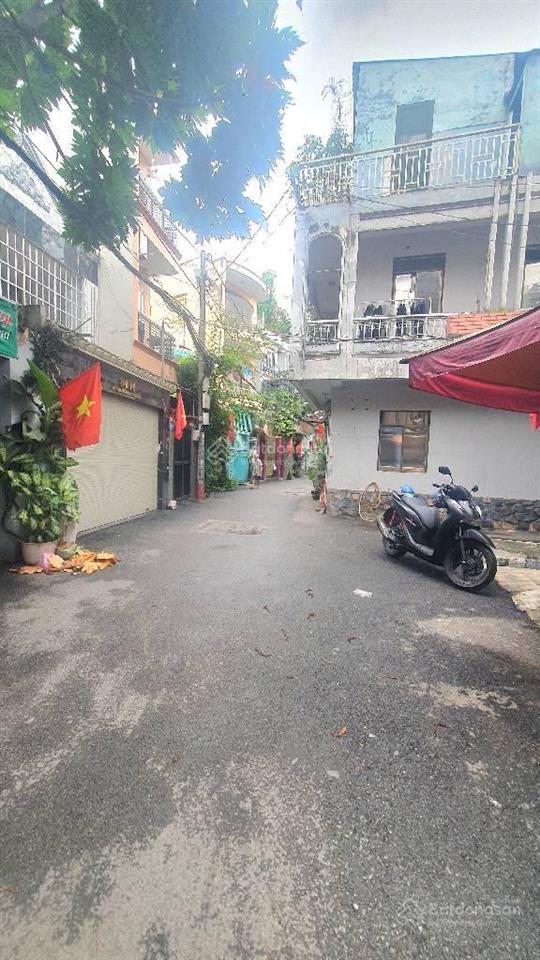 Tl.cchẻm xe hơi hơi quay đầu trung tâm gò vấp ngang 6m 39m2 vuông2 tầngthuê 11tr/thchỉ 6,18t
