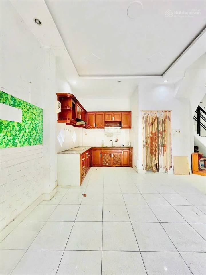 Tl.cchẻm xe hơi hơi quay đầu trung tâm gò vấp ngang 6m 39m2 vuông2 tầngthuê 11tr/thchỉ 6,18t