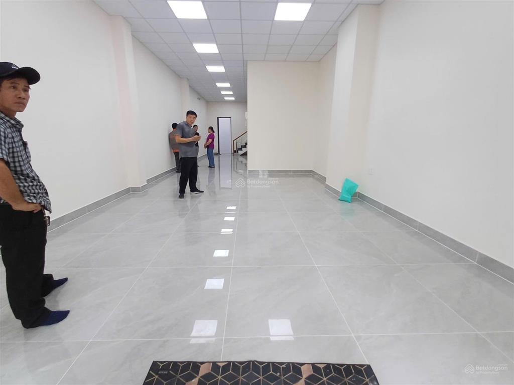 Bán nhanh căn nhà phố gần công viên 1 trệt 4 lầu giá 23tỷ950