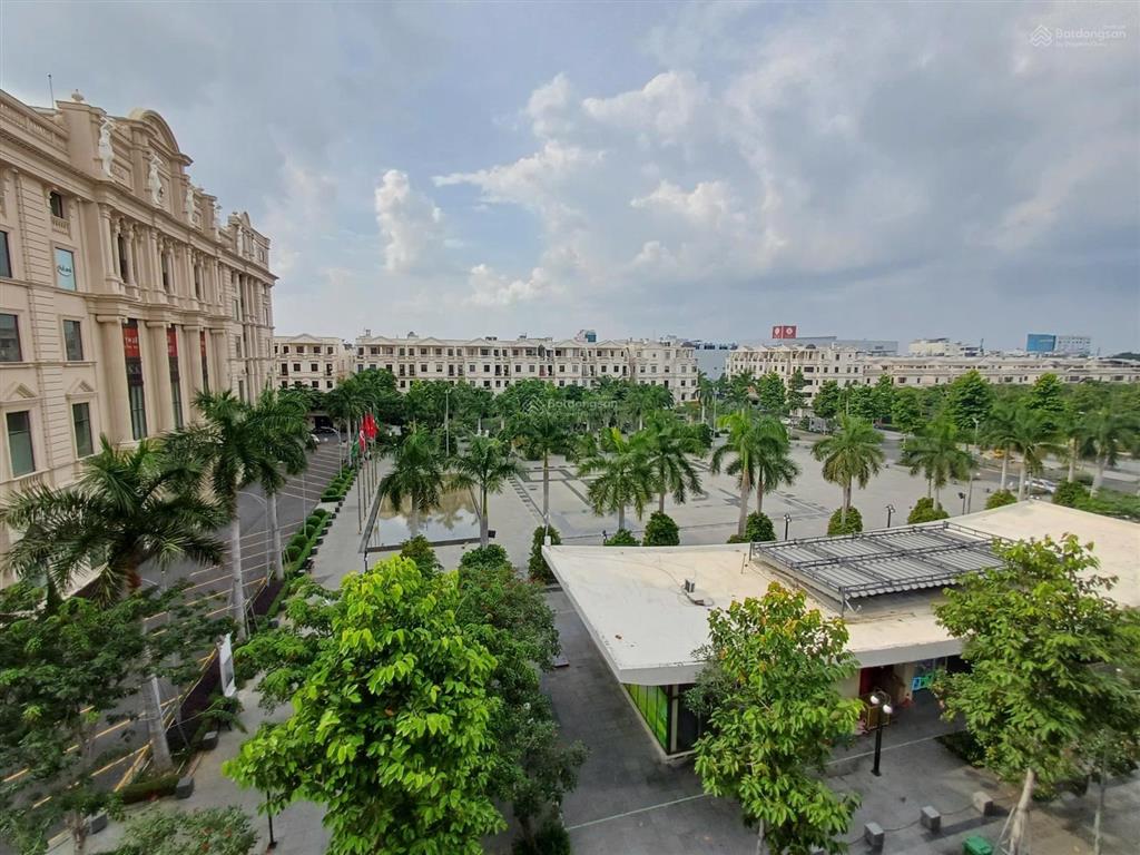 Bán nhanh căn nhà phố gần công viên 1 trệt 4 lầu giá 23tỷ950