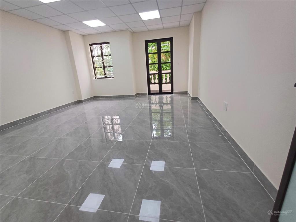Bán nhanh căn nhà phố gần công viên 1 trệt 4 lầu giá 23tỷ950