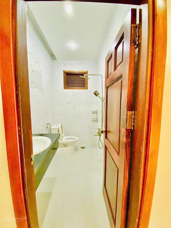 Bán nhà phố 5x20m 1 trệt 4 lầu, sổ hồng chính chủ đang cho thuê 40 triệu giá 19tỷ