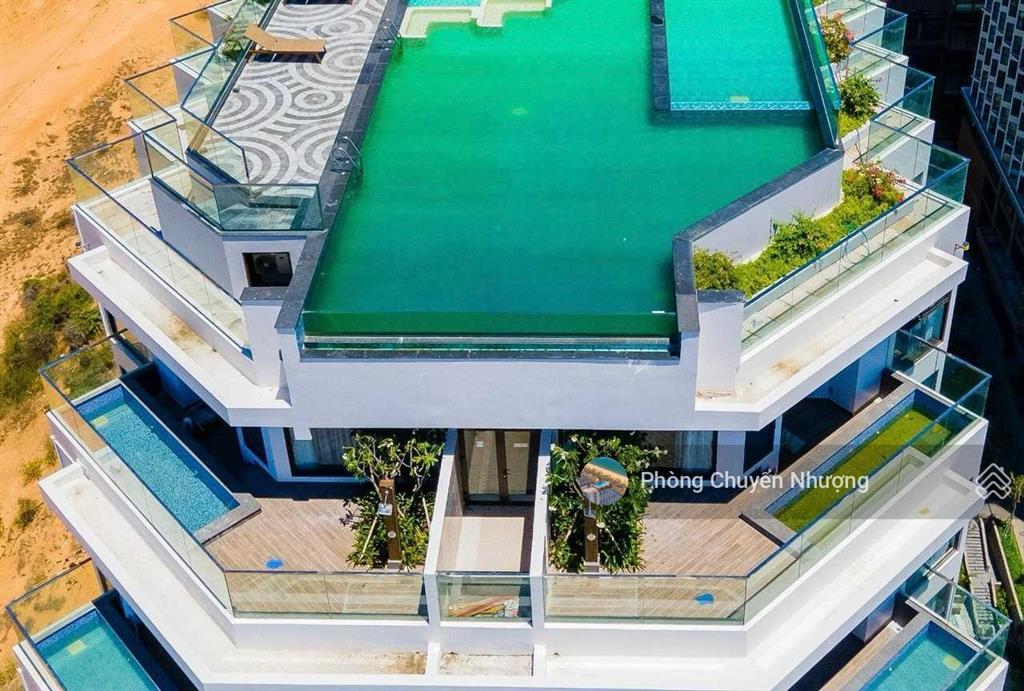 Bán căn sky villa 2pn có hồ bơi + sân vườn riêng (87m2)  tòa ruby sát biển  giá 3,7 tỷ full nt