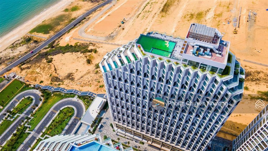 Bán căn sky villa 2pn có hồ bơi + sân vườn riêng (87m2)  tòa ruby sát biển  giá 3,7 tỷ full nt
