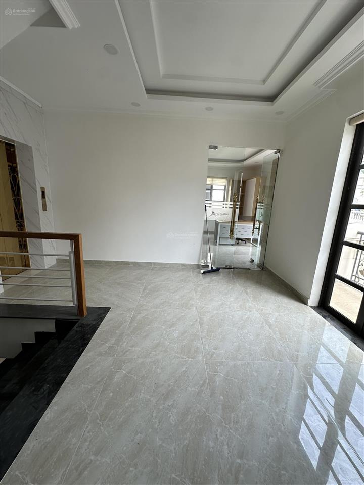 Cho thuê căn góc 2 mặt tiền nội khu cityland park hills gò vấp  dt 8x20m  1 hầm 4 lầu, thang máy